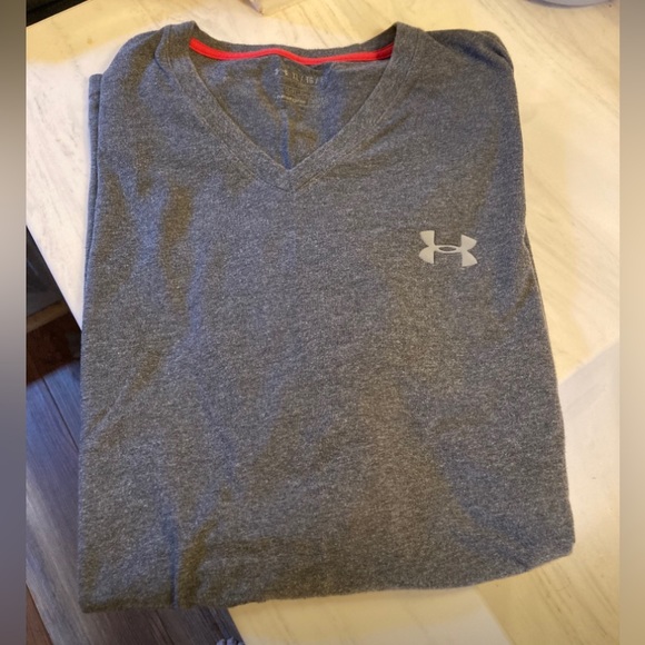 UA Under Armour Tshirt, Loose and HeatGear, Size XL - Picture 1 of 8